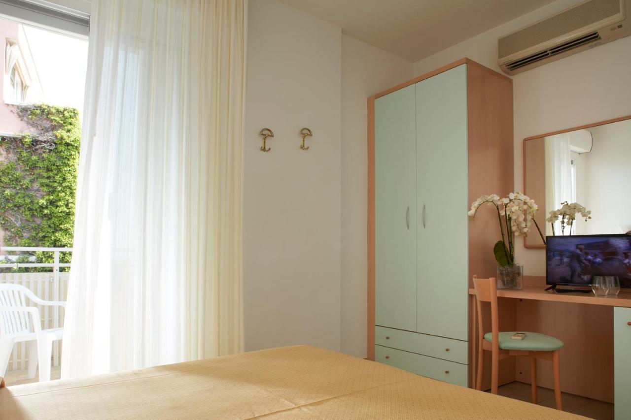 Hotel Pelikan Линьяно-Саббьядоро Экстерьер фото